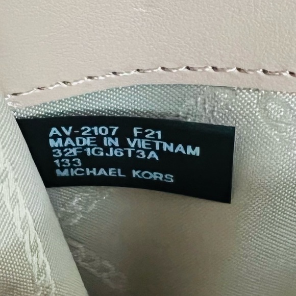 Michael Kors Jet Set Travel Continental Wristlet Wallet - Picture 12 of 15